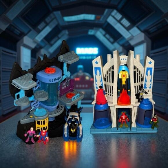 Imaginext DC Super Friends Hall of Justice The Batcave Bat Boat Superman Flash - Picture 1 of 10